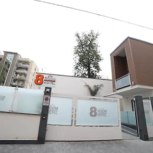 8room Szálloda